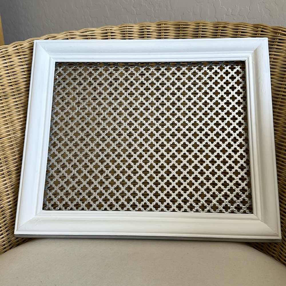 NWT Candy Did It! White & Silver Rustic Look Rectangular Frame Jewelry Hanger
